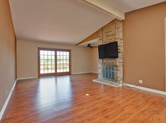 4th image of 40 E Country Club Ct
