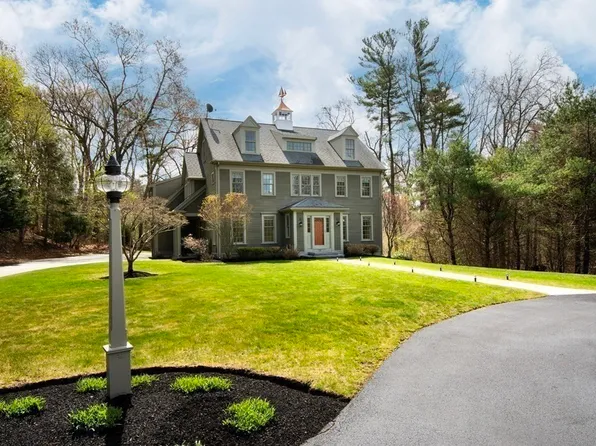 12 Canoe Club Ln, Pembroke, MA 02359