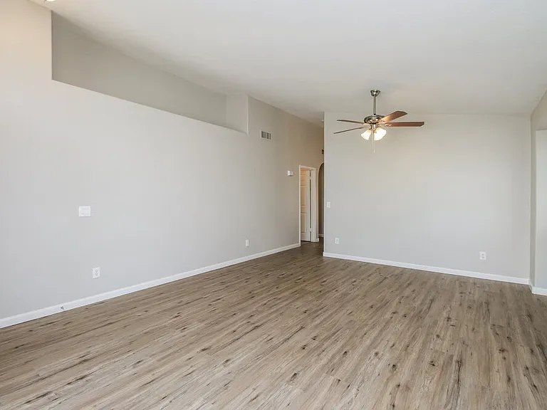 748 W Dublin St — Photo 4