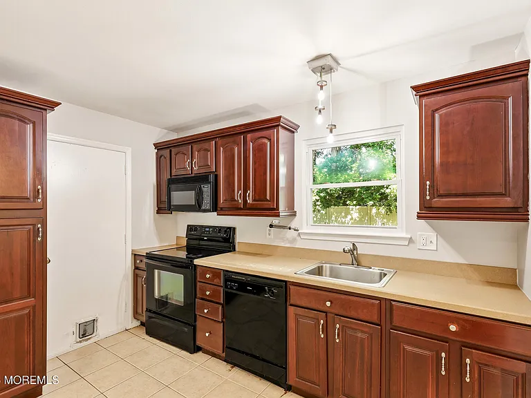 35 Mizzen Dr — Photo 6