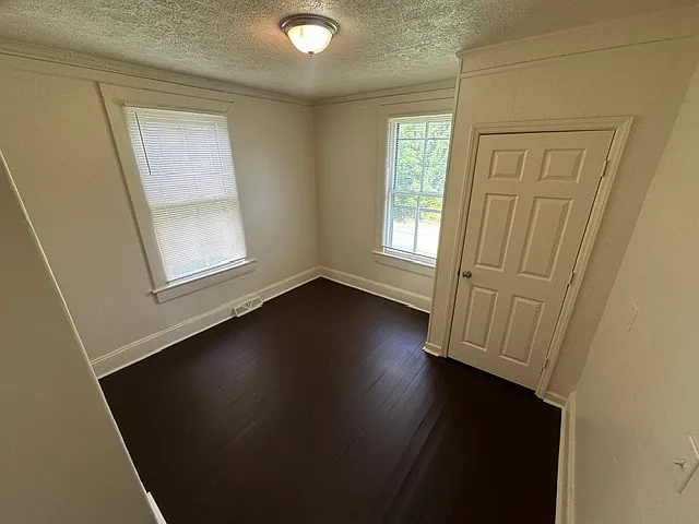 219 Girard St — Photo 5