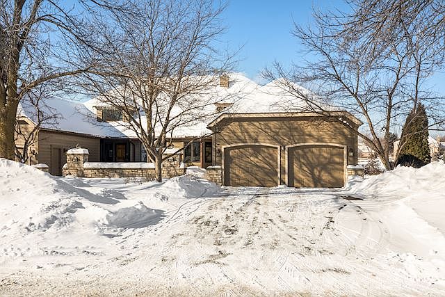 1st image of 3570 Village Ct