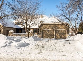 3570 Village Ct, Woodbury, MN 55125