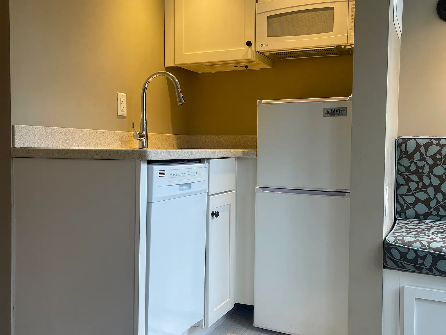 1 bed, 264 sqft, $1,600 — Photo 2
