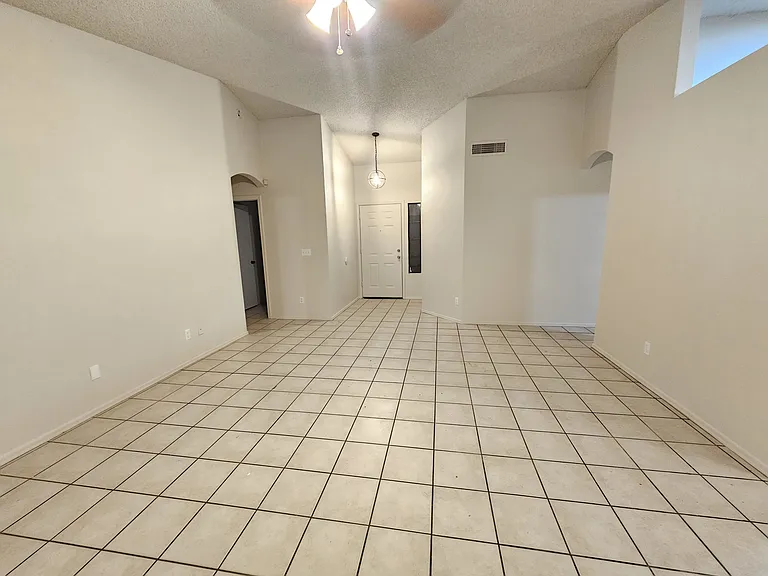 7819 W Myrtle Ave — Photo 7