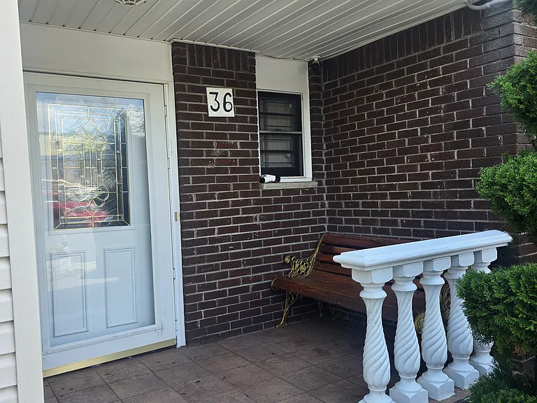 36 Maple Ct — Photo 2