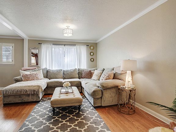 5th image of 7104 Patricia Dr NE