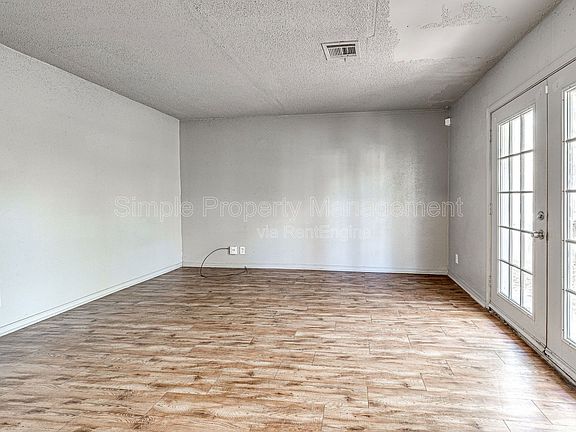4th image of 601 N Wisconsin Ave