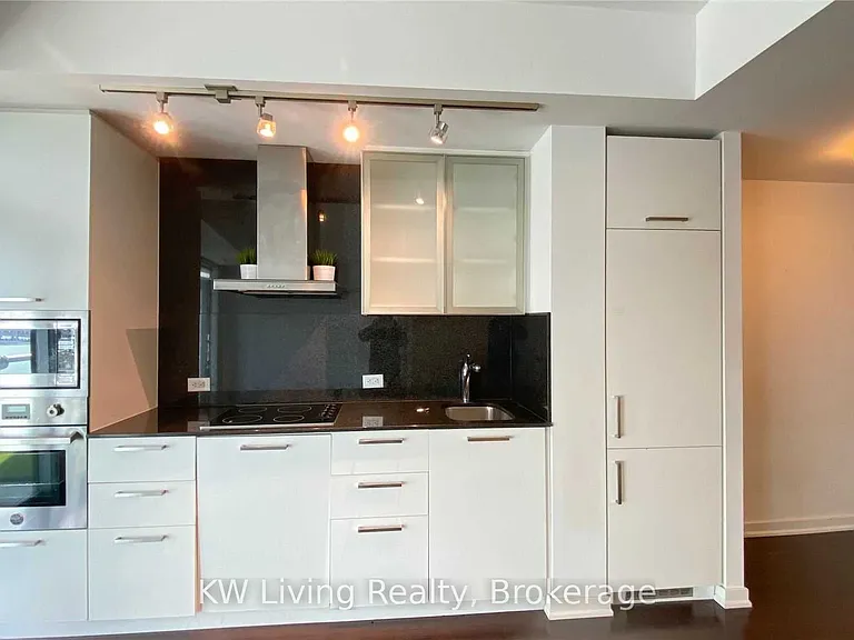 12 York St #406 — Photo 1