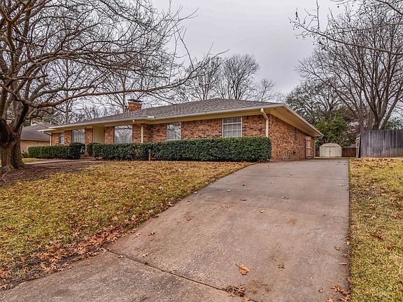 3_3-Driveway2912Redbud.jpg
