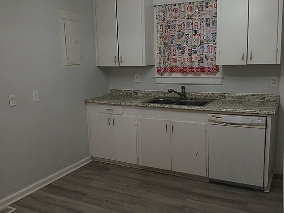 5th image of 1425 Colin Kelly Dr