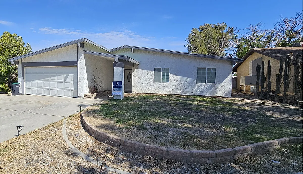 Building Photo - 812 Kinnett Ave