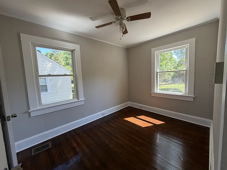 704 N Miller Ave — Photo 8