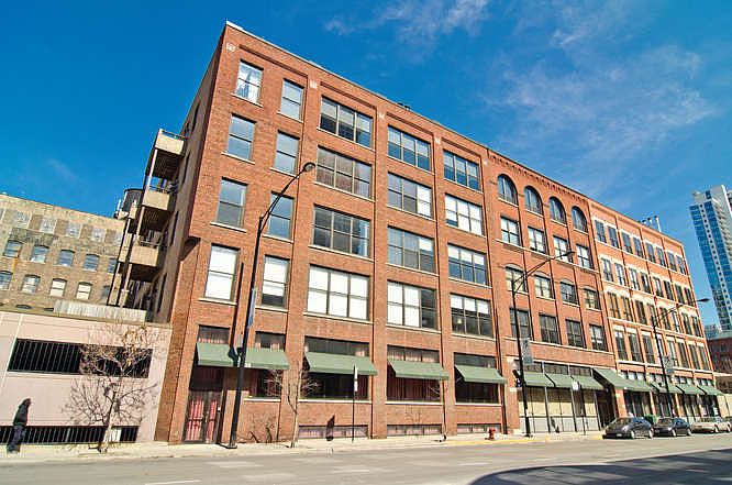 1st image of 420 W Grand Ave APT 3D