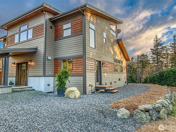 3rd image of 744 Crescent Beach Drive