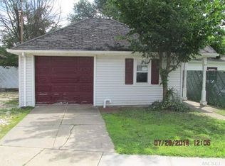 43 Jefferson Ave, Rockville Centre, NY 11570