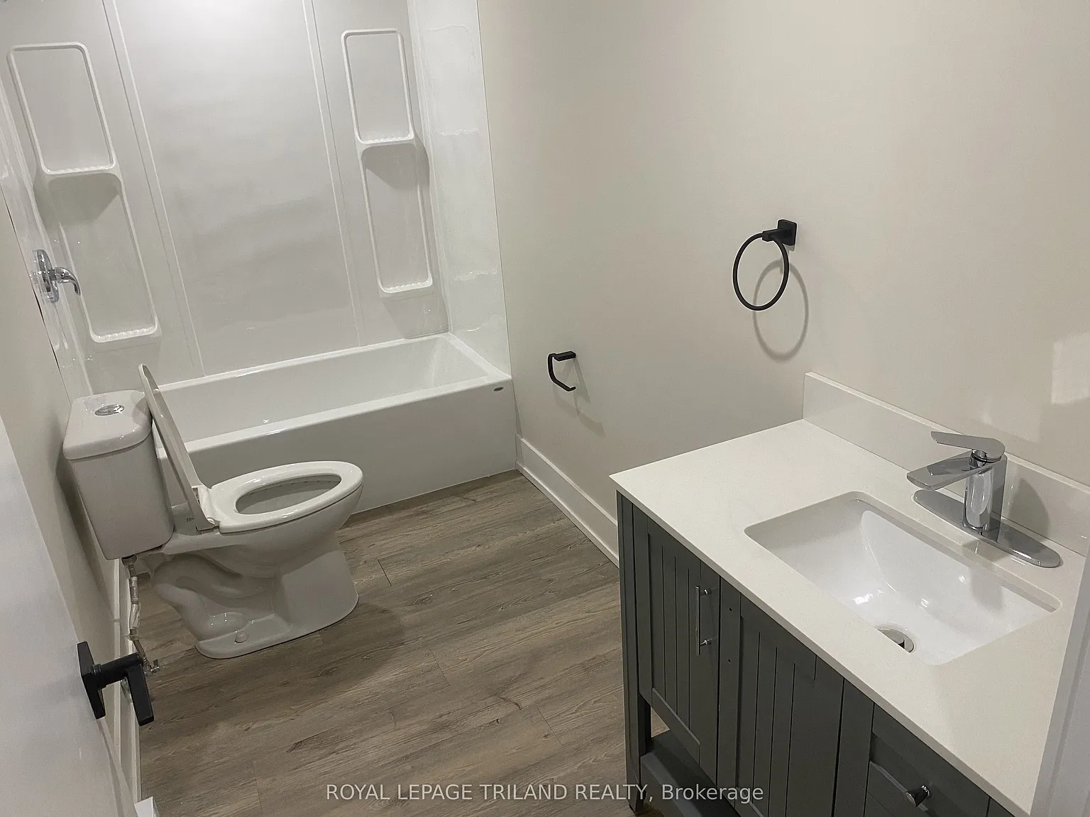 2 bed, $1,700 — Photo 4