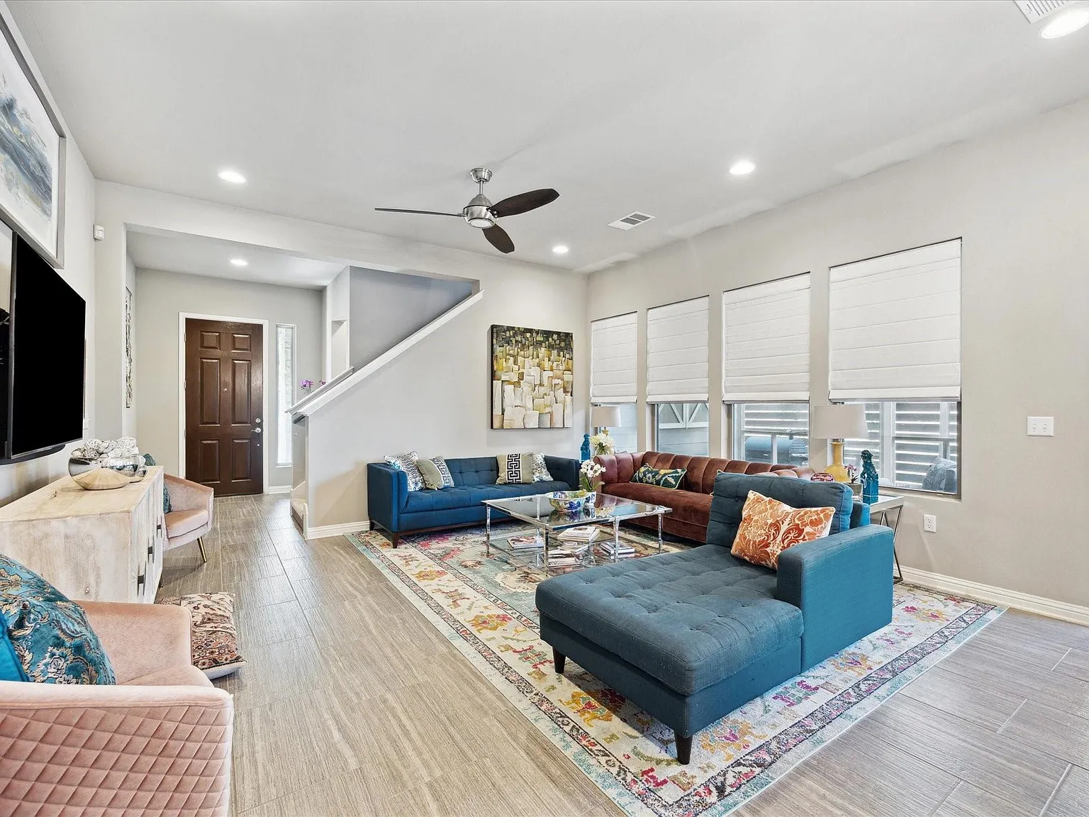 3 bed, 3.0 bath, 2004 sqft, $2,950 — Photo 4