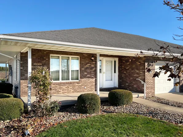 703 Kingwood Dr, El Paso, IL 61738
