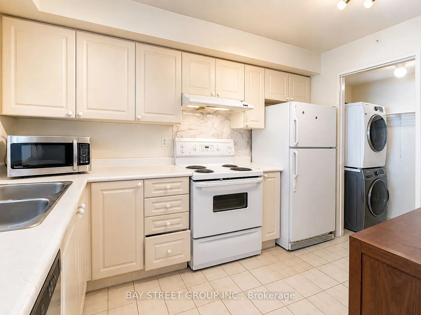 2 bed, $2,400 — Photo 4