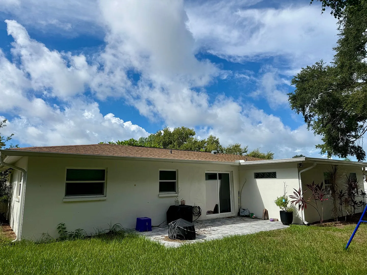 3/2/1 Single Family Home Mins From The Beach! Bonus Room — Photo 3