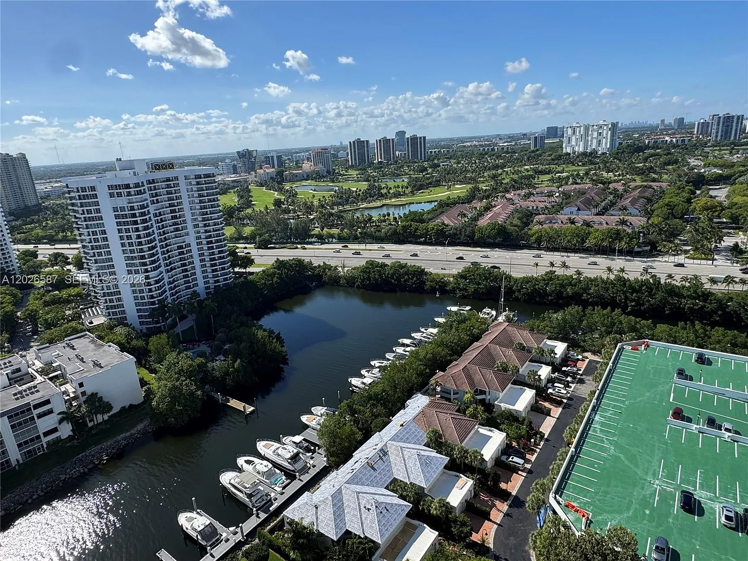 Mystic Pointe Tower 500 C — Photo 2