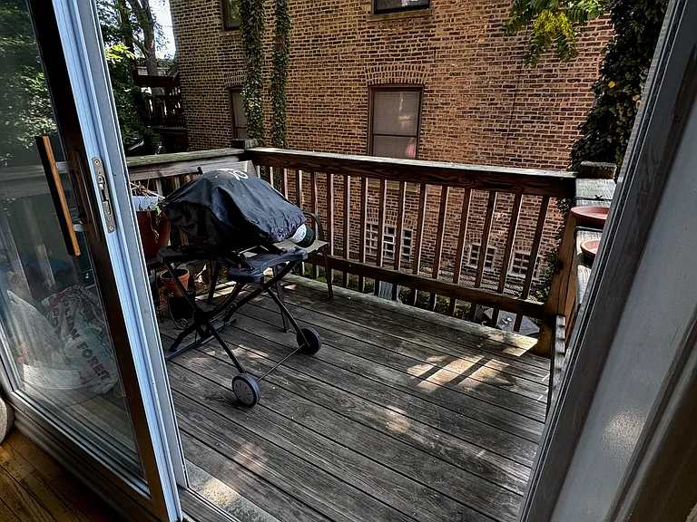 1050 W Dakin St — Photo 6