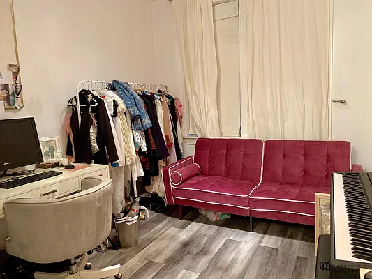 Rented by Batra Group Inc | media 22