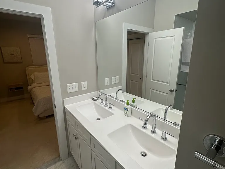 14566 Lake Vista Dr — Photo 59