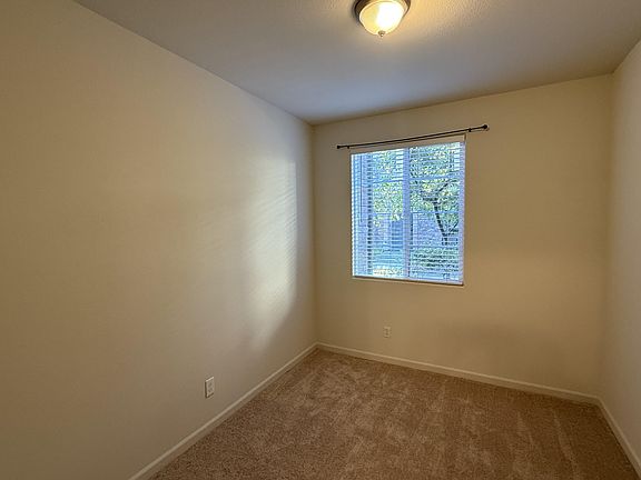 4th image of 1055 Chamomile Walkway