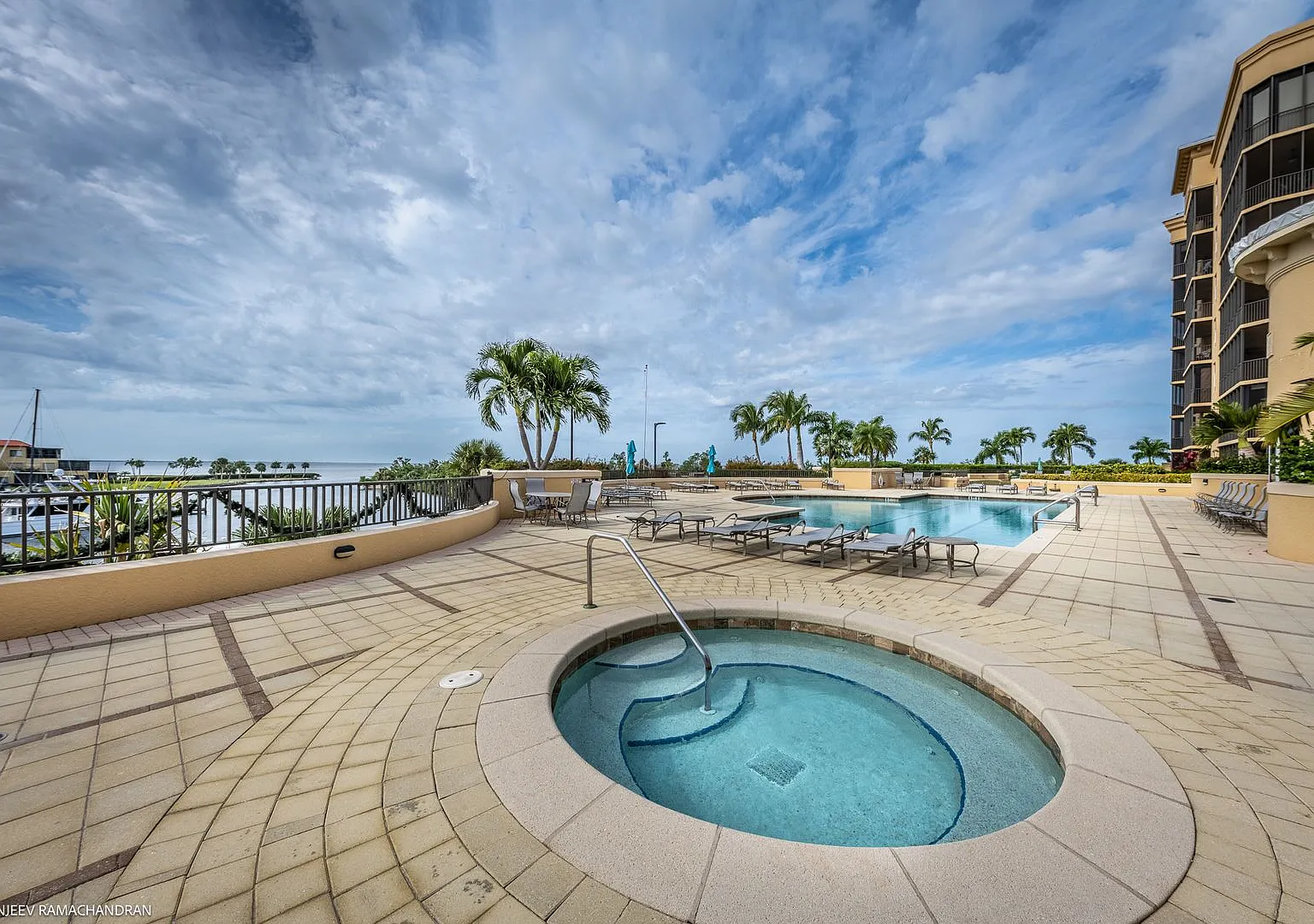 Executive Turnkey Furnished Rental- Waterfront — Photo 3