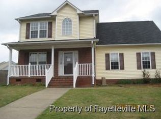 937 Bramblegate Rd, Hope Mills, NC 28348