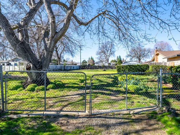 Lakewood Dr, Redding, CA 96001