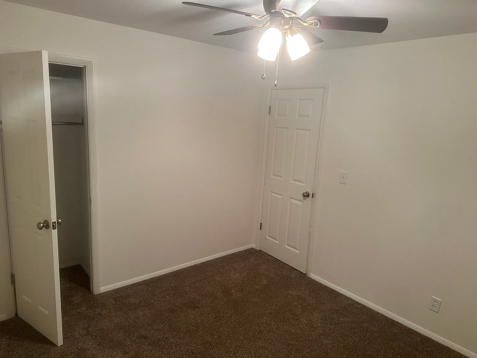 3 bed, 925 sqft, $1,225 — Photo 1