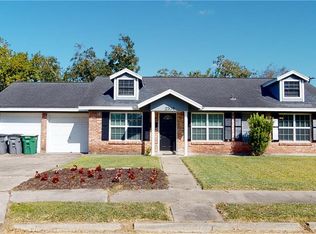 2704 E Poplar Ave, Victoria, TX 77901