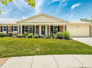 890 Rusticmanor Cir, Ballwin, MO 63011