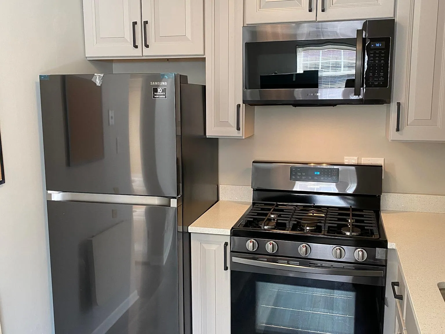 3225 Benjamin Ave — Photo 2