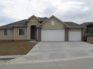 17210 Colony Dr, Omaha, NE 68136