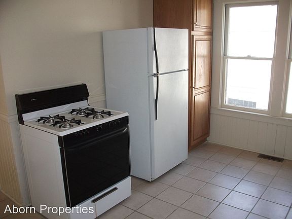 5th image of 266B N 5th St