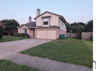 1011 Meadowbend Dr, Cedar Hill, TX 75104