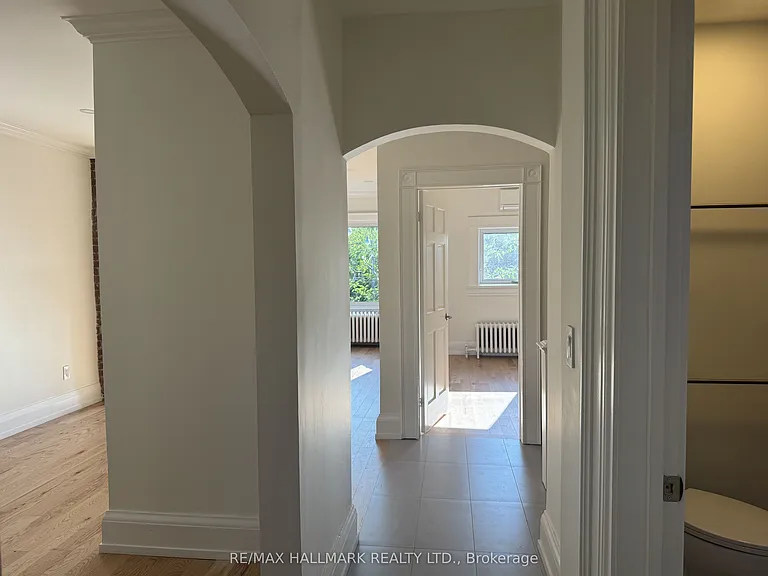 553 Broadview Ave #UPPER — Photo 11