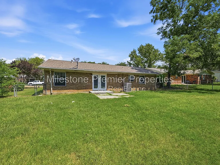 302 Iowa St — Photo 20