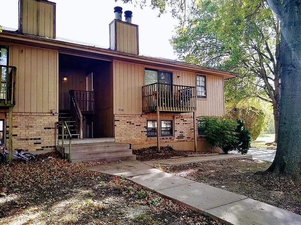 1st image of 715 NE Barnes Dr APT A