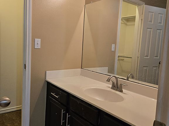 5th image of 612 N Englewood Ave APT B
