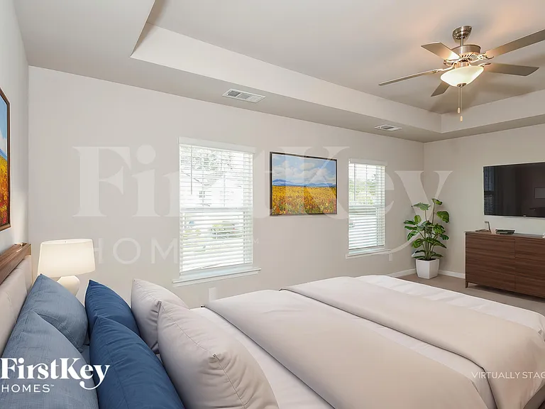 4954 Hillstone Dr — Photo 10