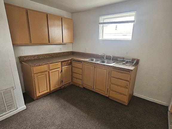 4th image of 736 W 12th St #8EAD68689