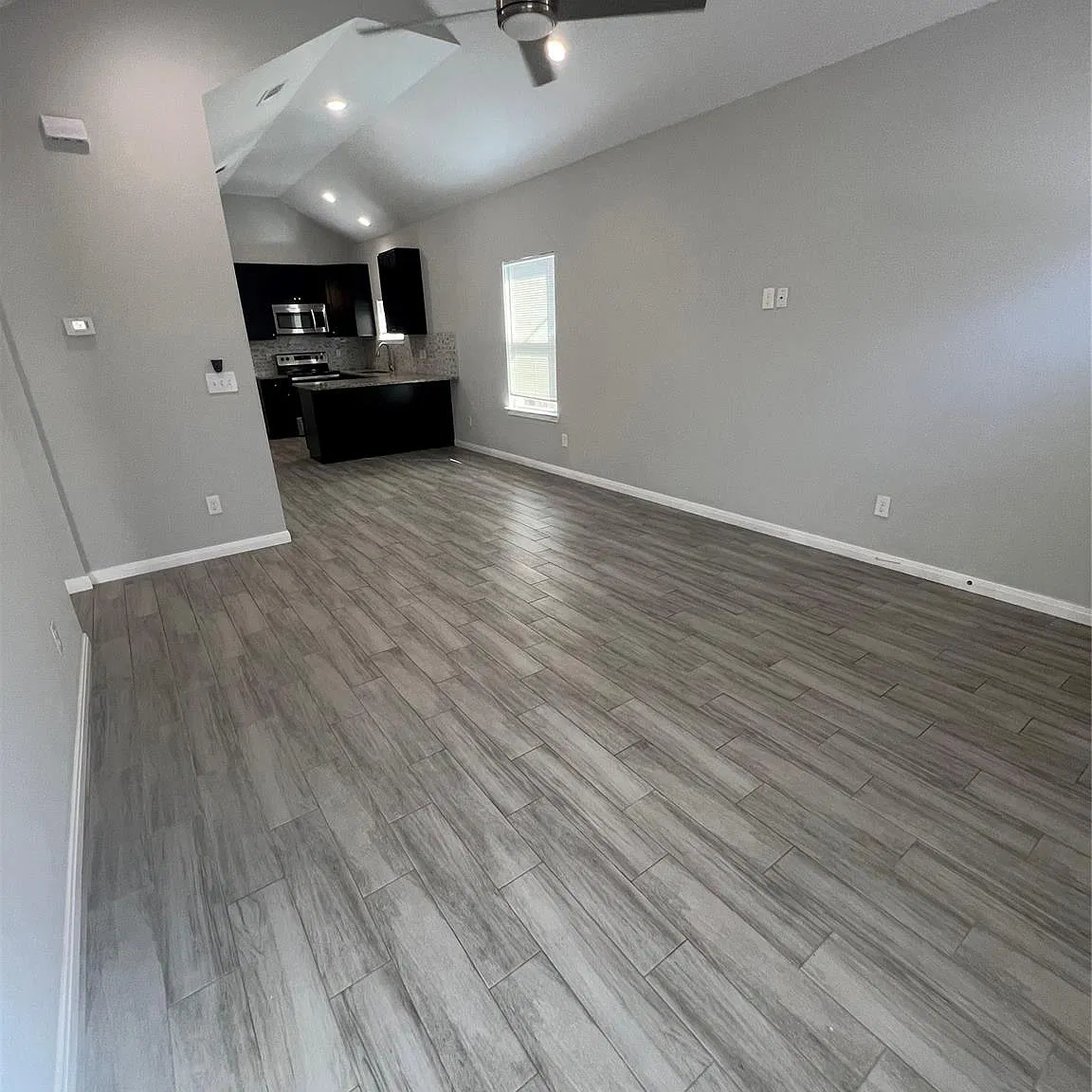 3 bed, 2.0 bath, 1084 sqft, $1,275 — Photo 3