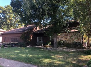 1920 Shore Oak Dr, Decatur, IL 62521