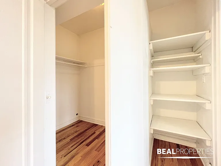 4829 N Damen Ave — Photo 12