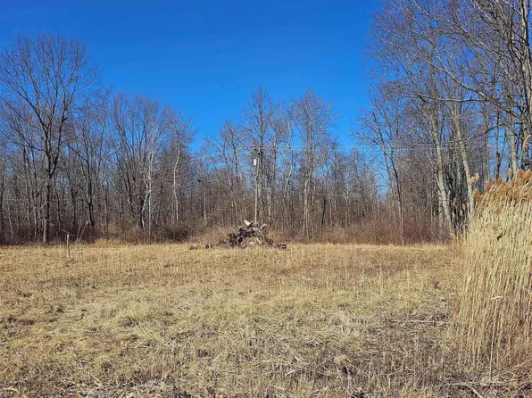 3260 N Shoreview Dr, Fort Gratiot, MI 48059